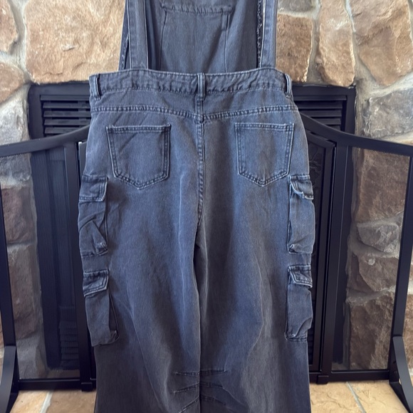 Stylish Gray Women's Cargo Overalls - Picture 7 of 11